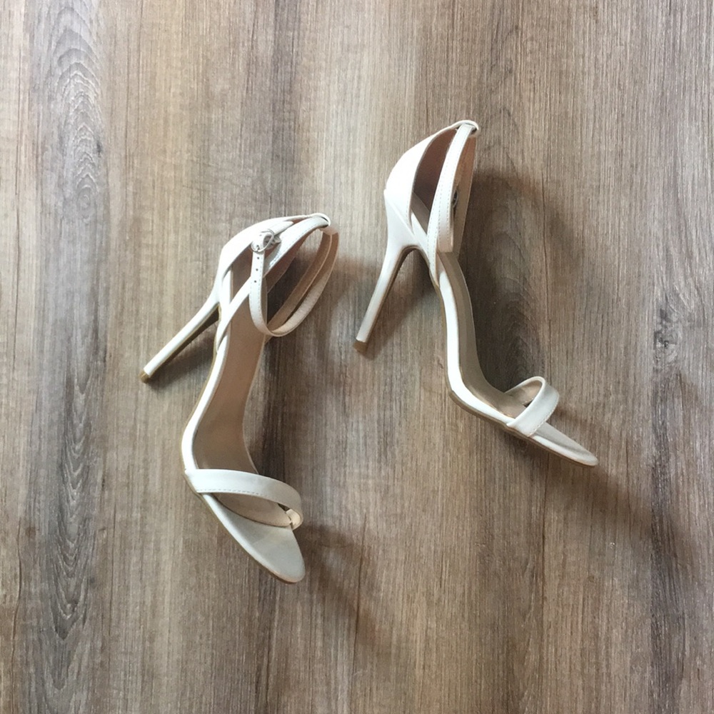 **$5 ADD-ON ITEM🌈** // WILD DIVA White Heels